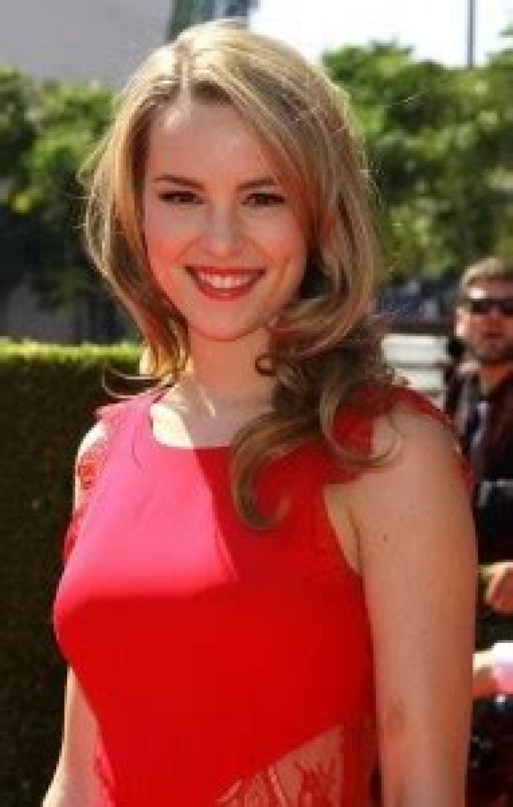 Bridgit Mendler Height, Weight, Age, Boyfriend, Body Statistics, Biography