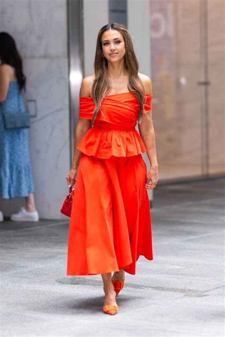 Discover The Style Secrets Of Jessica Alba