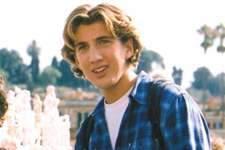 Ethan Craft From 'Lizzie McGuire' Aged Like a Fine Wine, but He's Officially Off the Market |