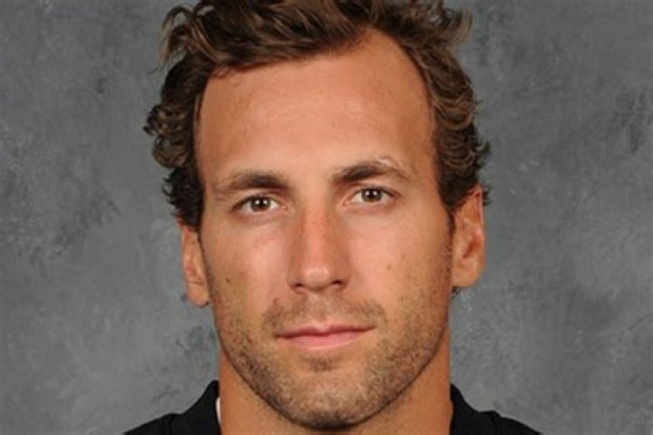 Jarret Stoll - Bio, Age, net worth, height, Wiki, Facts and Family ·