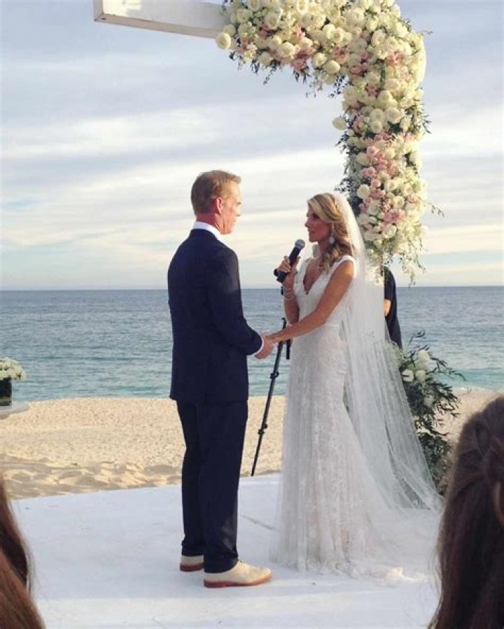 Joe Buck's Wife Michelle Beisner-Buck Wiki, Net Worth, Height
