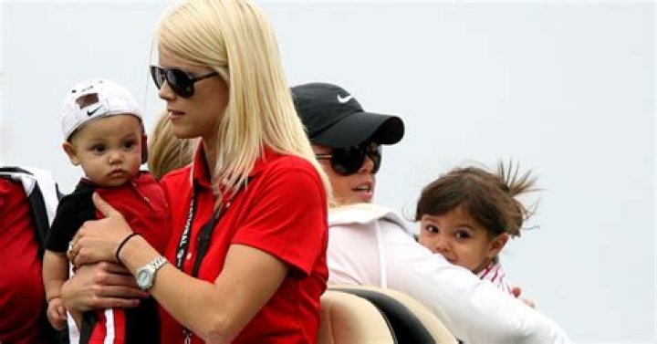 Josefin Nordegren, Elin Nordegren's twin sister
