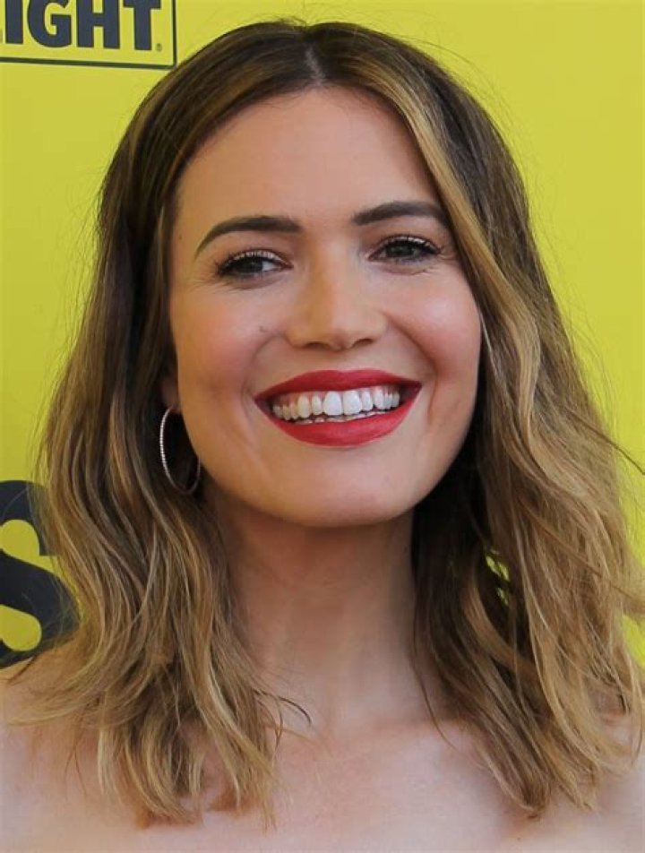 Mandy Moore - Bio, Age, Wiki, Facts and Family ·