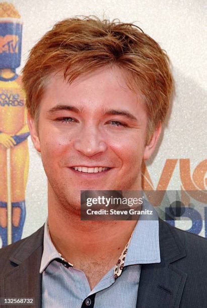 Michael Welch ·