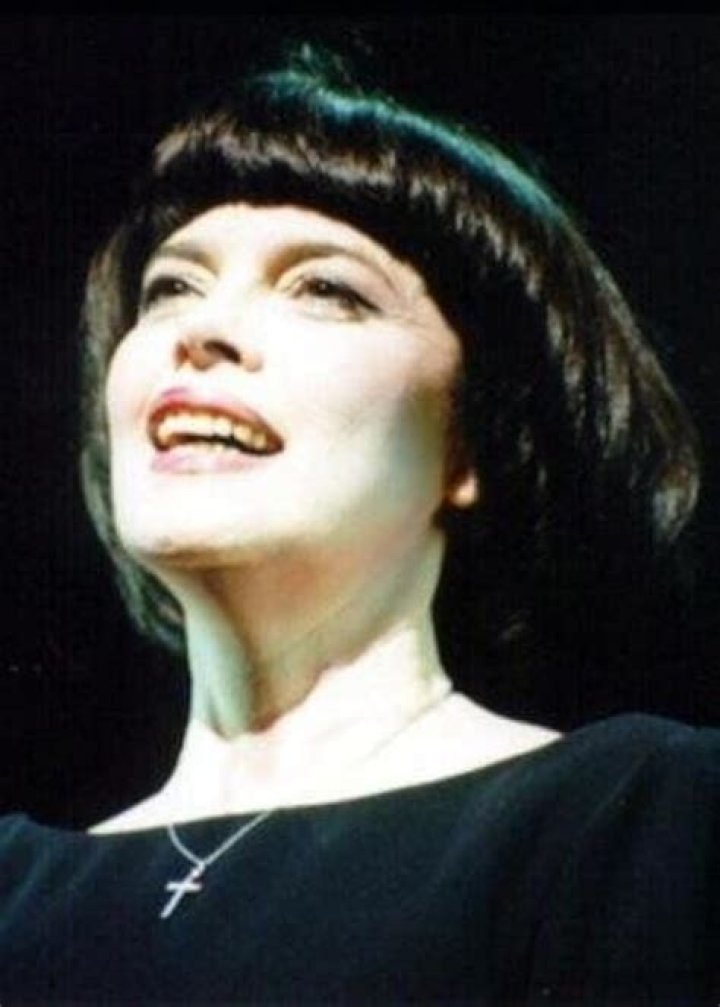 Mireille Mathieu Biography, History, Age, Weight, Height, Relationships