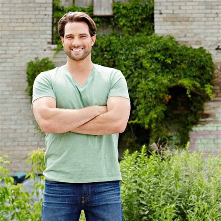 Scott McGillivray ·