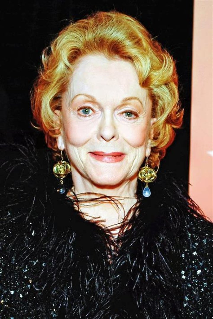 Shirley Douglas Bio, Net Worth, Facts, Wiki, Death, Death Cause, Coronavirus, Husband, Kids, Age, He