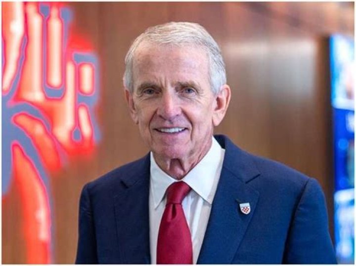 Tim Finchem Height, Weight, Net Worth, Age, Birthday, Wikipedia, Who, Nationality, Biography