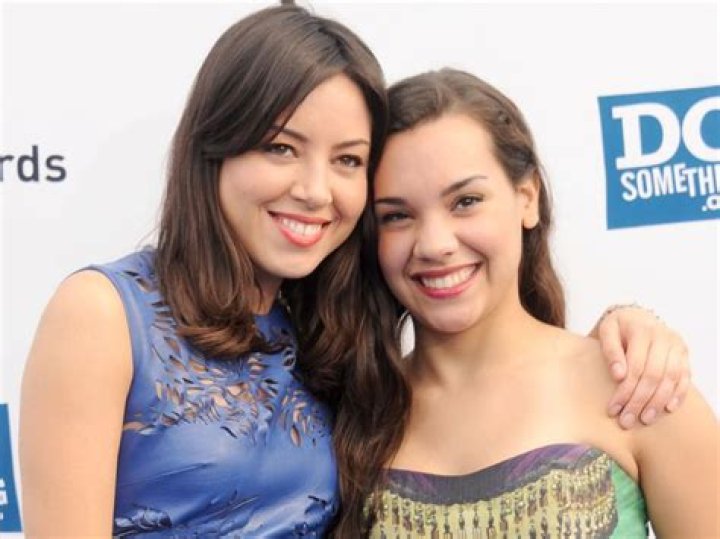 Who Are Renee Plaza And Natalie Plaza? Aubrey Plaza Siblings: Family And Net Worth