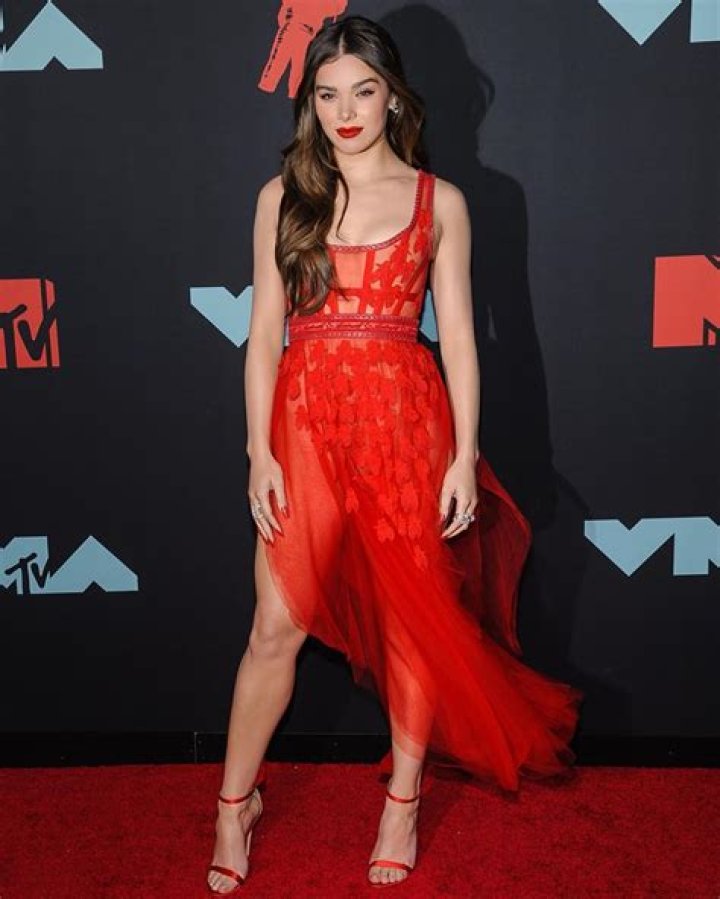 Who has Hailee Steinfeld dated? Boyfriends List, Dating History