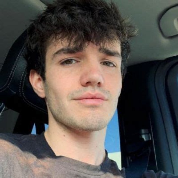 Who Is Aaron Carpenter? Wiki, Age, Net Worth And Relationship