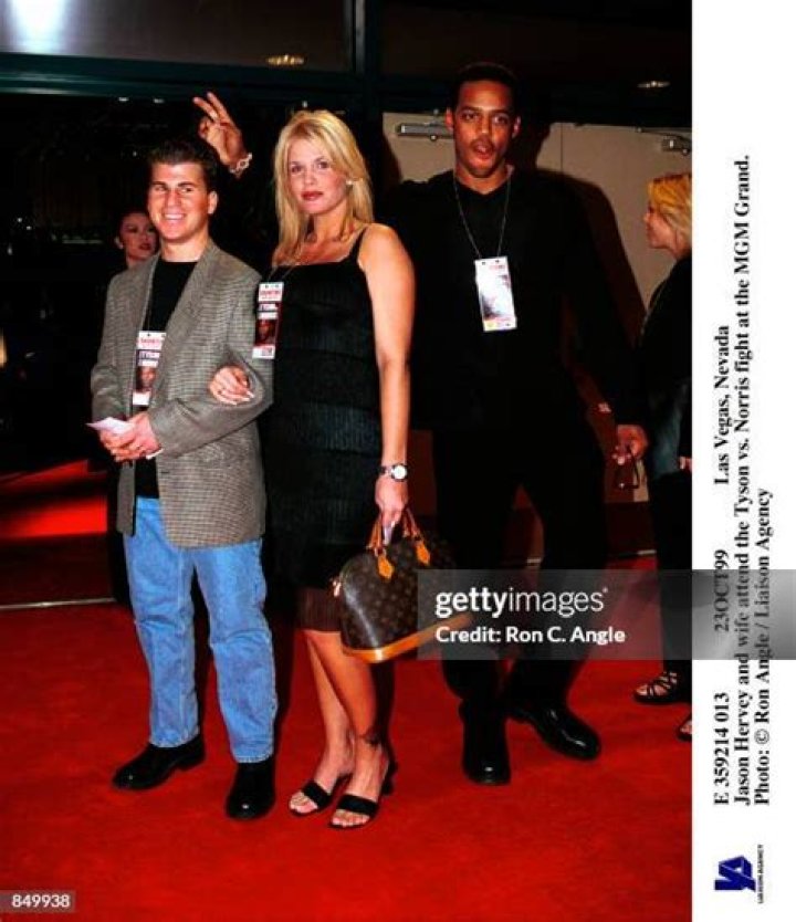 Who is Jason Hervey dating? Jason Hervey girlfriend, wife