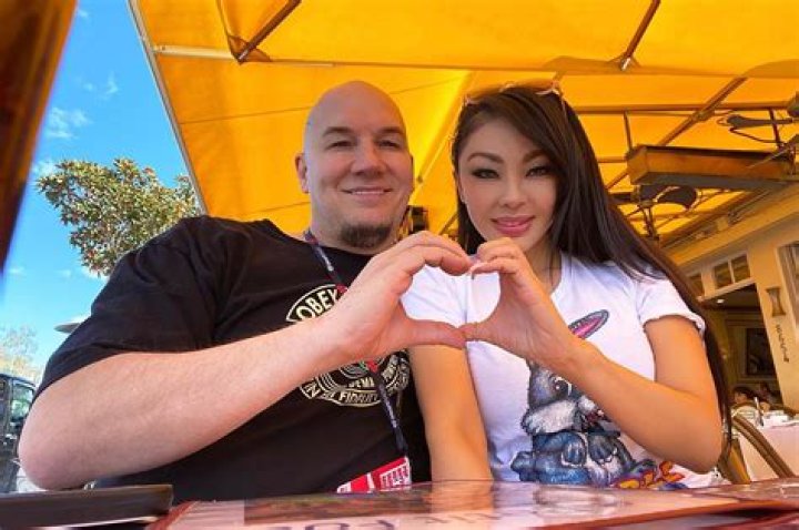 Who is Jeffrey Vandergrift wife, Natasha Yi