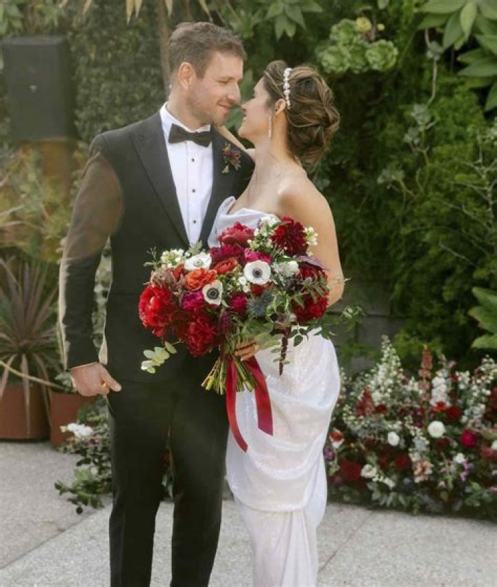 Who is Missy Peregrym dating? Missy Peregrym boyfriend, husband
