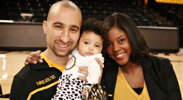 Who is Shaka Smart Wife Maya Payne Smart? Daughter Zora Sanae Smart ·